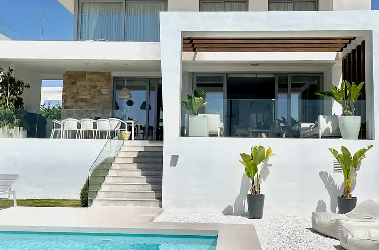 Villa Riva - zeezicht en golfbaan