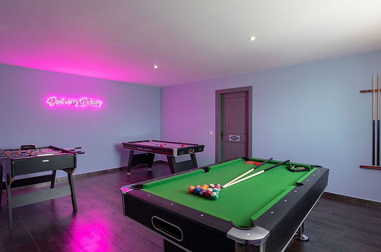 Vakantiehuis Spa-Spielzimmer mit Außen-Whirlpool und Schwim