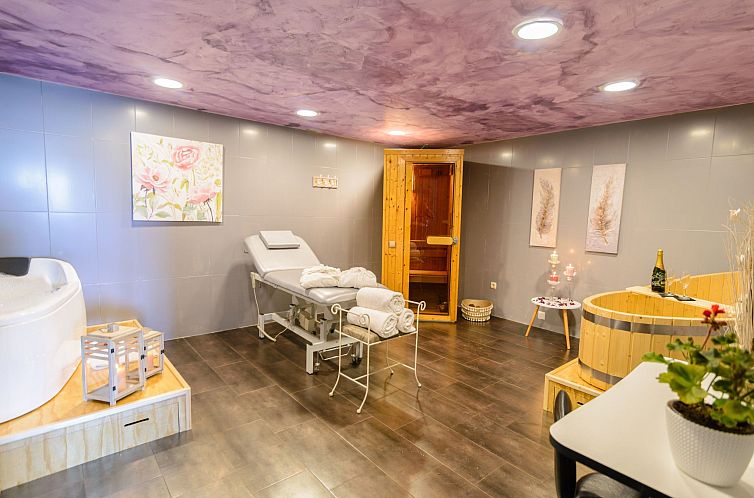 Vakantiehuis Spa-Spielzimmer mit Außen-Whirlpool und Schwim