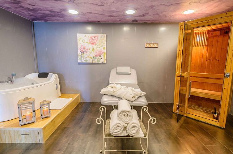 Vakantiehuis Spa-Spielzimmer mit Außen-Whirlpool und Schwim