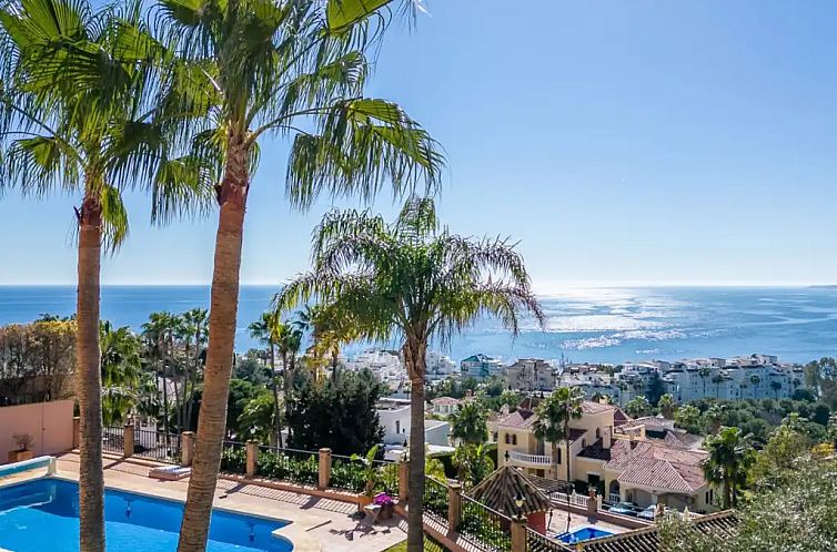 Luxe villa met panoramisch zeezicht