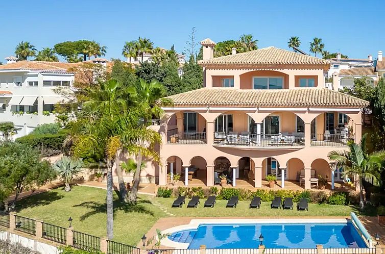 Luxe villa met panoramisch zeezicht