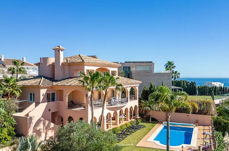 Luxe villa met panoramisch zeezicht