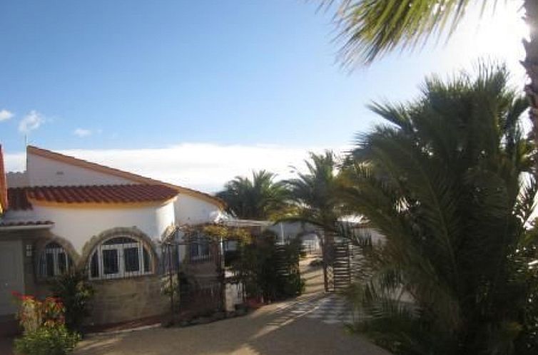 Vakantiehuis Casa Palmeras in Sayalonga mit Gepflegtem Garte