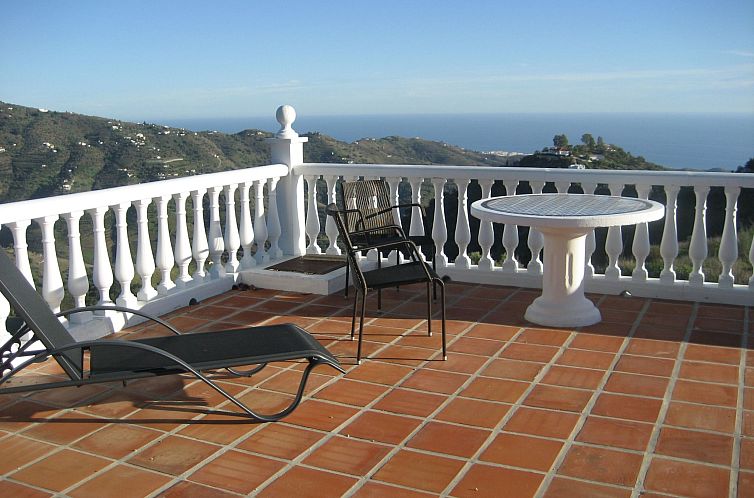 Vakantiehuis Casa Palmeras in Sayalonga mit Gepflegtem Garte