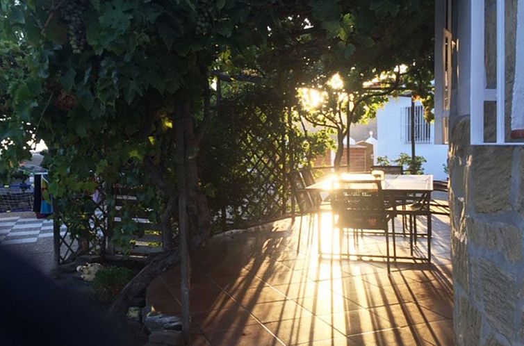 Vakantiehuis Casa Palmeras in Sayalonga mit Gepflegtem Garte