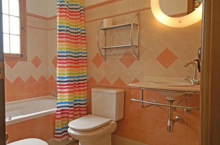 Vakantiehuis Modernes, geräumiges Ferienhaus in einem Natur