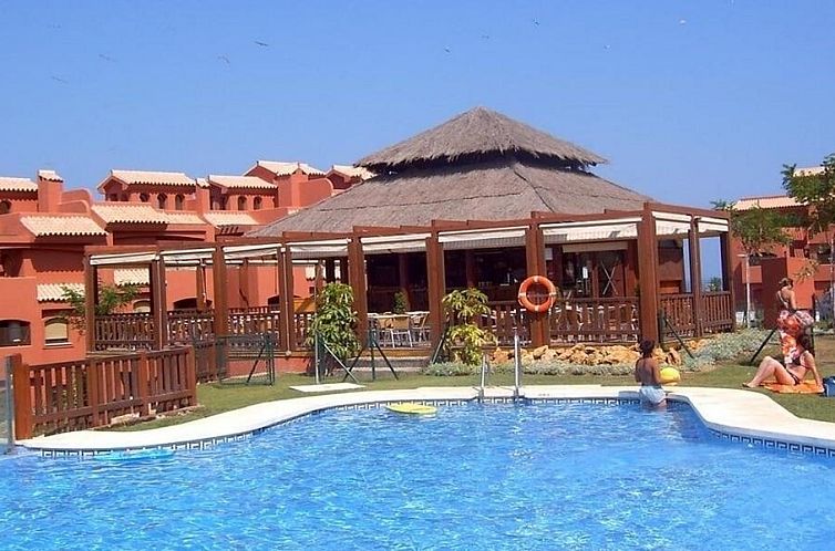 Geniessen Sie die Sonne am Pool der Wohnung Overwinter an der Costa de Sol im schoenen Estepona, Spanien.