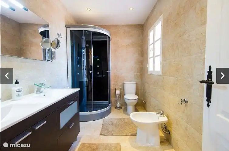 Villa, verwarmd zwembad, zeezicht