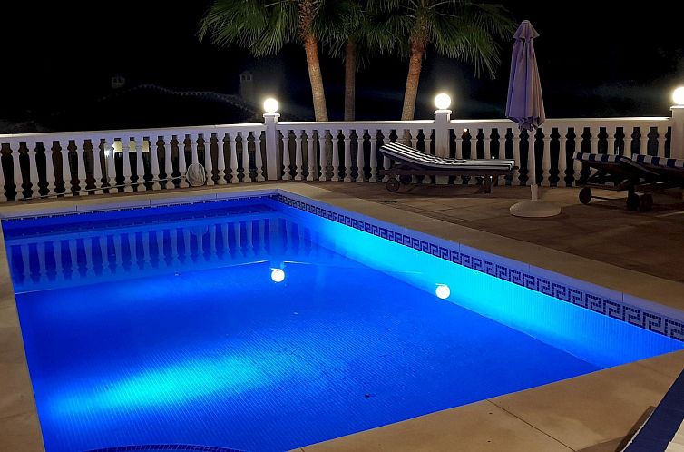 Vakantiehuis Ferienvilla mit Jacuzzi