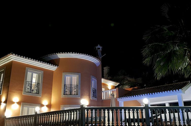 Vakantiehuis Ferienvilla mit Jacuzzi