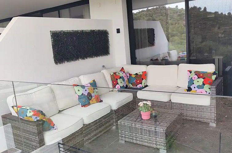 Luxe appartement met groot balkon