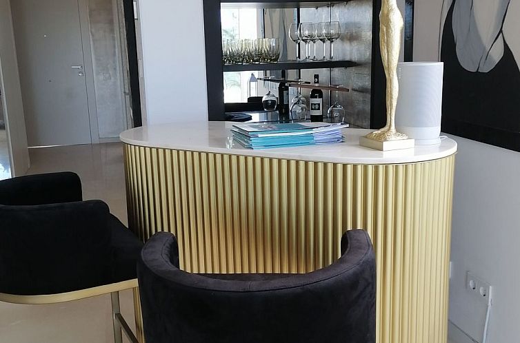 Appartement Exklusives Neubau-Penthouse mit Meerblick und Po