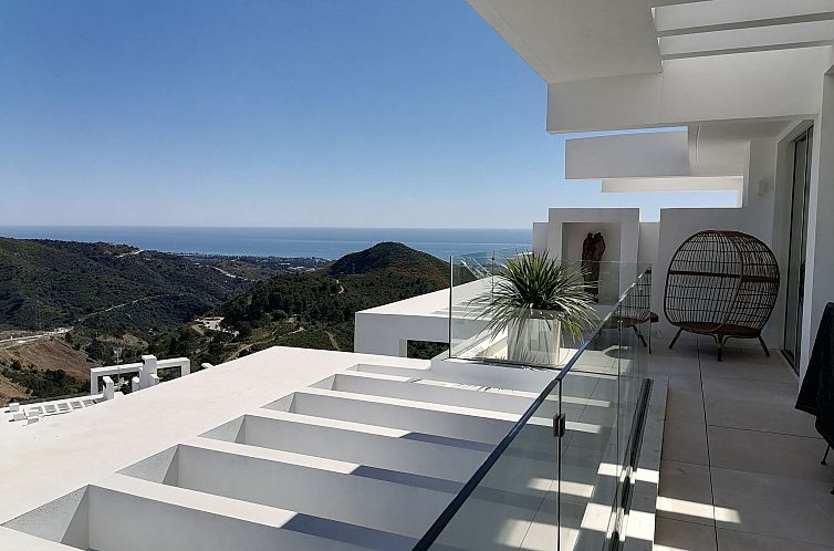 Appartement Exklusives Neubau-Penthouse mit Meerblick und Po