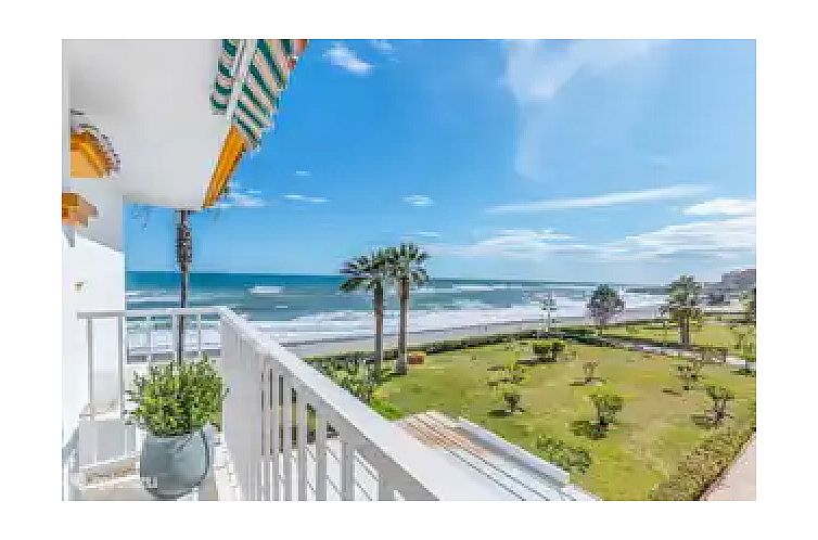 Seaflower Beachfront Apartment
