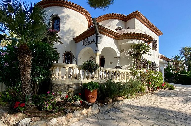 Vakantiehuis Villa mit einem Nebengebäude auf weitläufigem