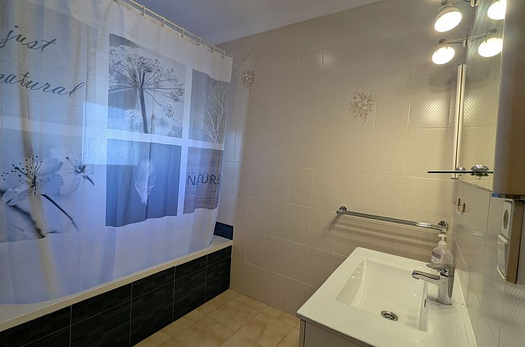 Vakantiehuis Villa mit einem Nebengebäude auf weitläufigem