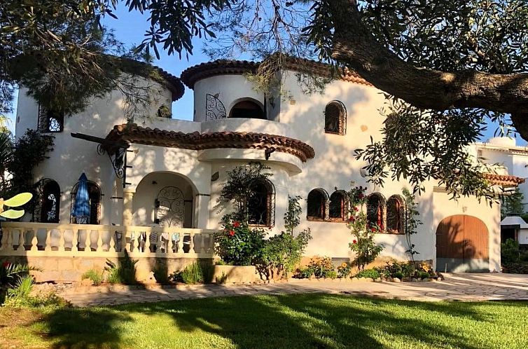 Vakantiehuis Villa mit einem Nebengebäude auf weitläufigem