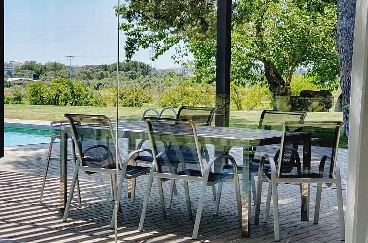 Vakantiehuis Design Vila mit Pool