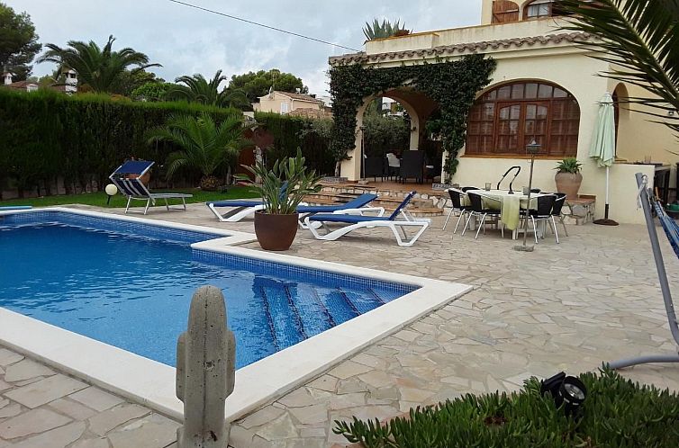 Vakantiehuis Ferienhaus mit Pool am Meer