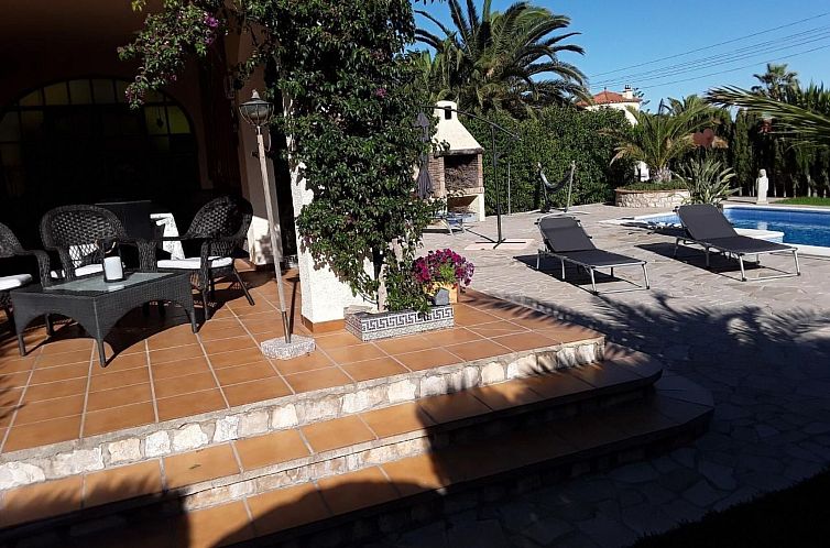 Vakantiehuis Ferienhaus mit Pool am Meer