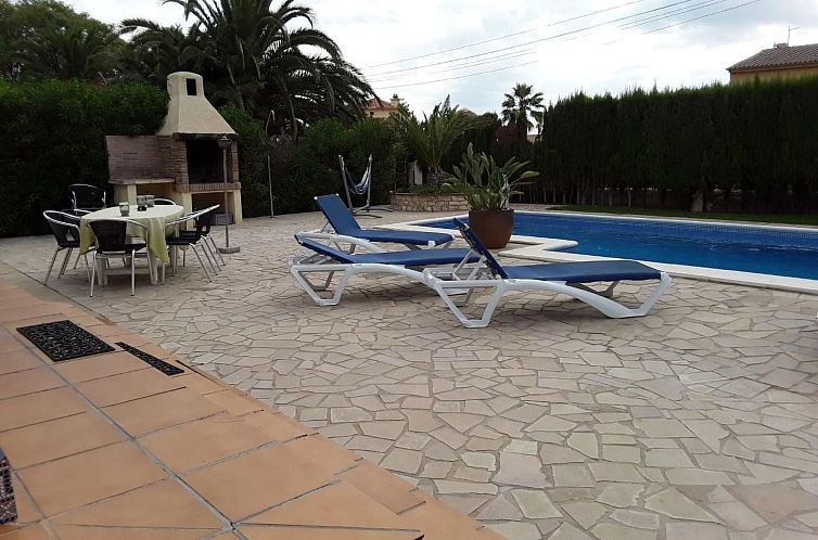 Vakantiehuis Ferienhaus mit Pool am Meer