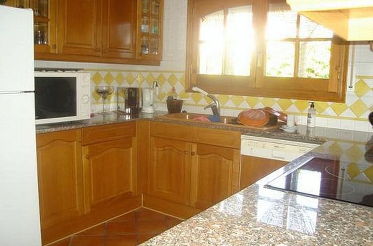 Vakantiehuis Ferienhaus mit Pool am Meer
