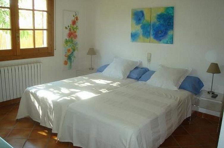 Vakantiehuis Ferienhaus mit Pool am Meer