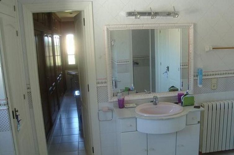 Vakantiehuis Ferienhaus mit Pool am Meer