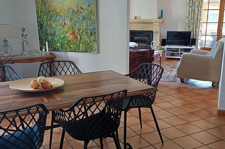Vakantiehuis Ferienhaus mit Pool am Meer