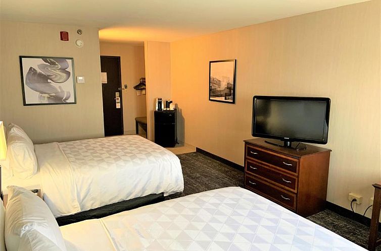 Holiday Inn Hotel & Suites Chicago-Carol Stream/Wheaton, an 