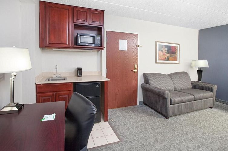 Holiday Inn Hotel & Suites Chicago-Carol Stream/Wheaton, an 