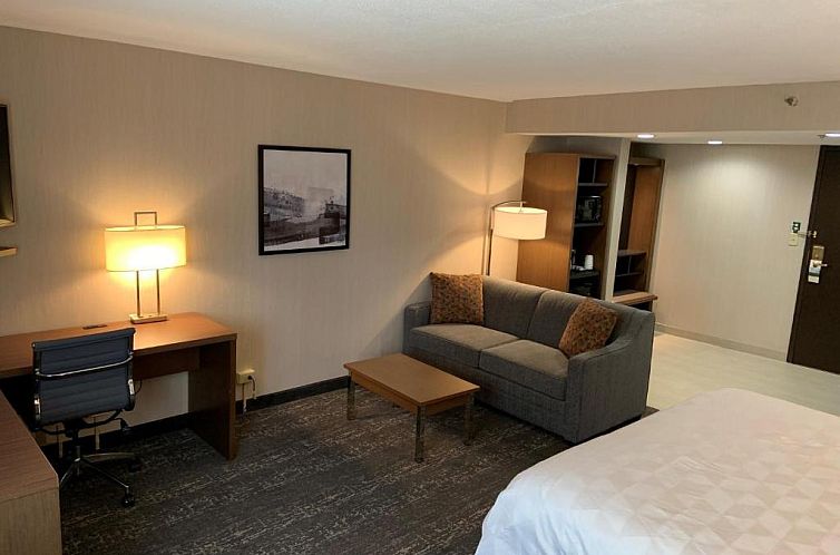 Holiday Inn Hotel & Suites Chicago-Carol Stream/Wheaton, an 