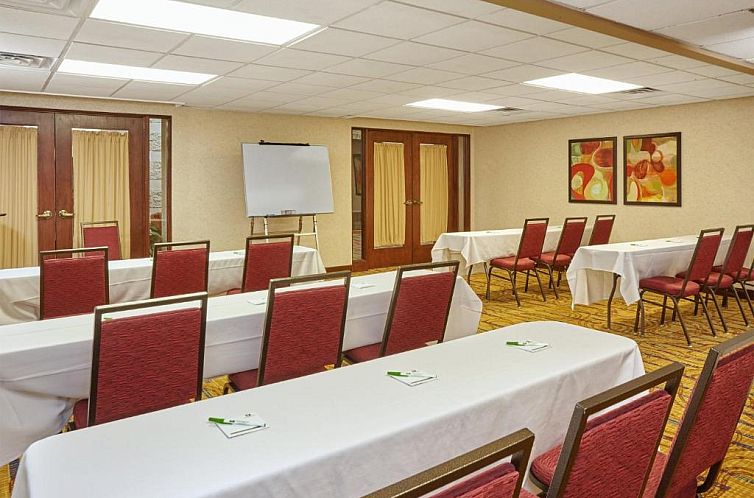Holiday Inn Hotel & Suites Chicago-Carol Stream/Wheaton, an 