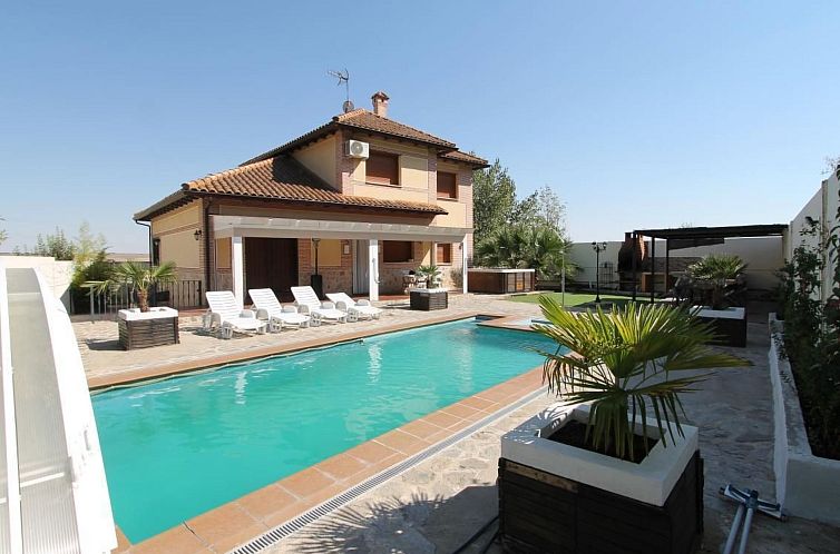 Unterkunft 1593501 - Ferienhaus Madrid - Vakantiehuis in Seseña mit großem Garten