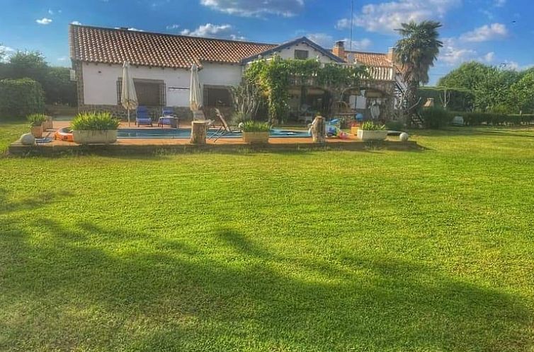 Ferienhaus in Urb. Miraltajo, ein Ferienhaus mit gruener Umgebung in Colmenar de Oreja, Madrid.