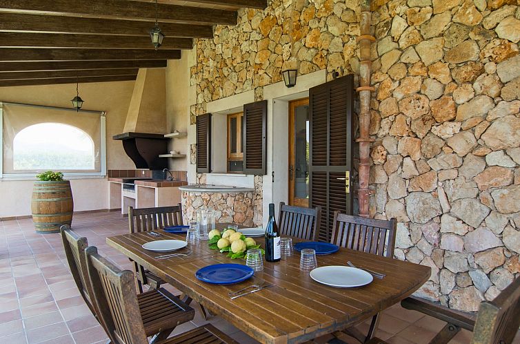 Vakantiehuis Fantastische Finca mit überdachter Terrasse