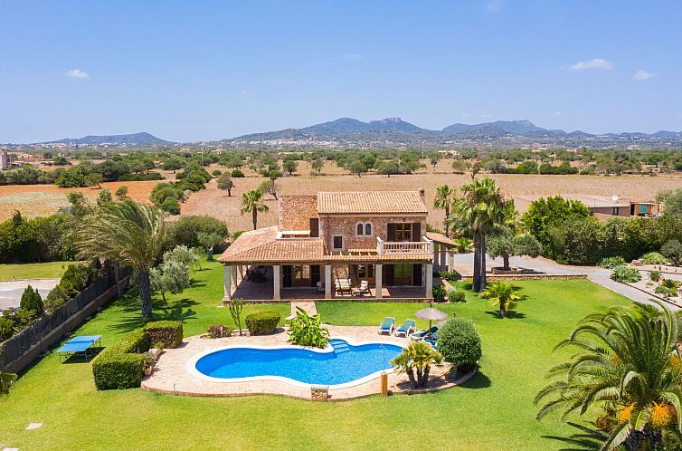 Vakantiehuis Fantastische Finca mit überdachter Terrasse