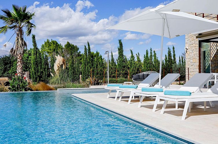 Vakantiehuis Luxuriöse Villa mit beheiztem Pool für 8 Pers