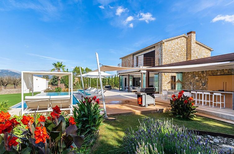 Vakantiehuis Luxuriöse Villa mit beheiztem Pool für 8 Pers