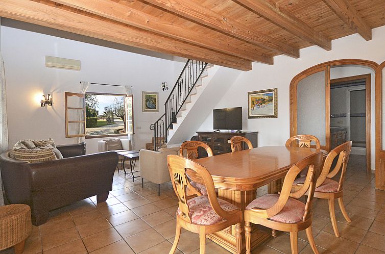 Vakantiehuis Tiraset