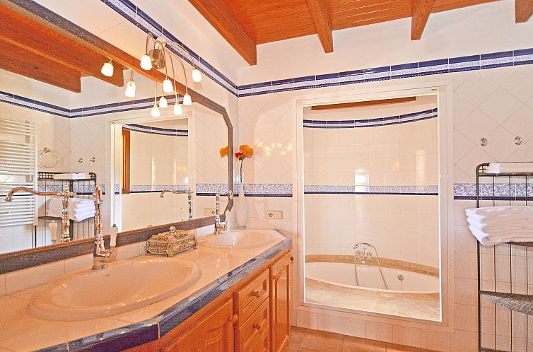 Vakantiehuis Tiraset