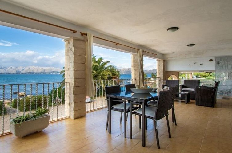 Appartement "Voramar Baix" mit Terrasse