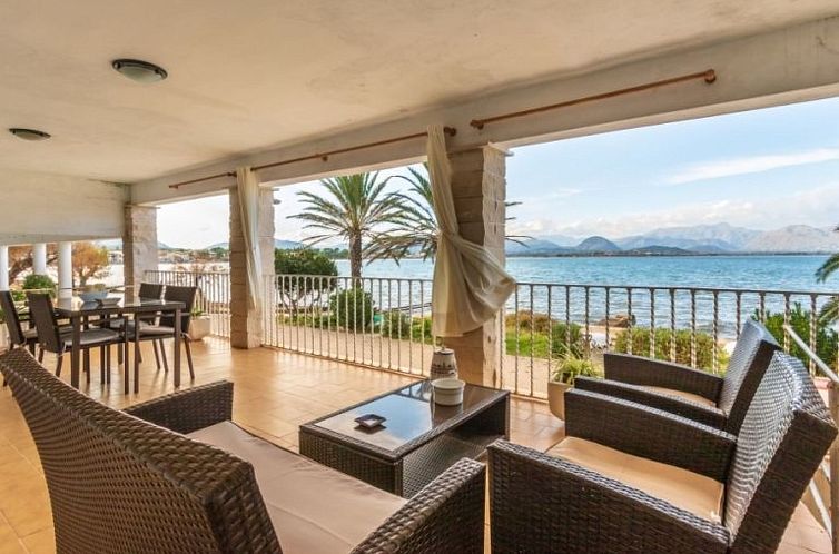 Appartement "Voramar Baix" mit Terrasse