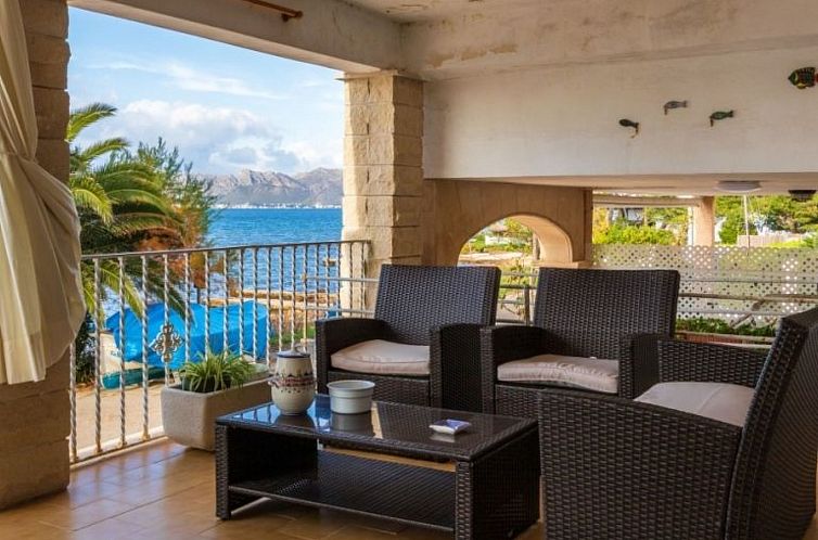 Appartement "Voramar Baix" mit Terrasse