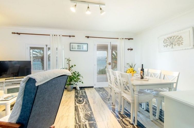 Appartement "Voramar Baix" mit Terrasse