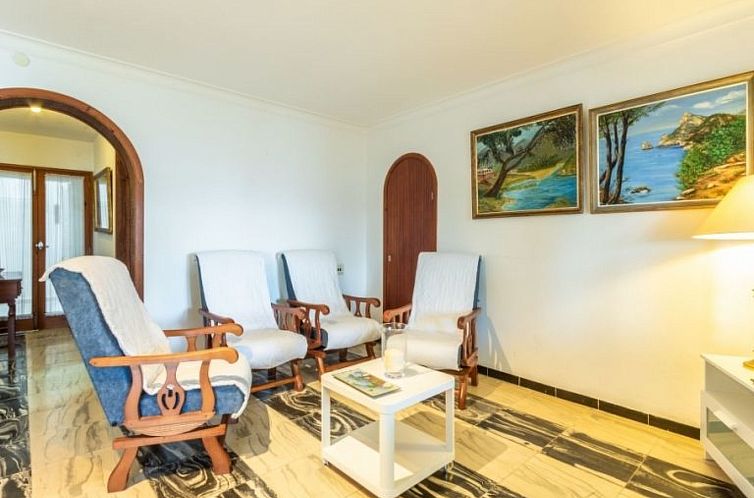 Appartement "Voramar Baix" mit Terrasse