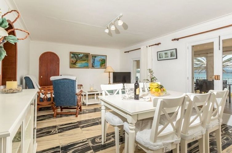 Appartement "Voramar Baix" mit Terrasse