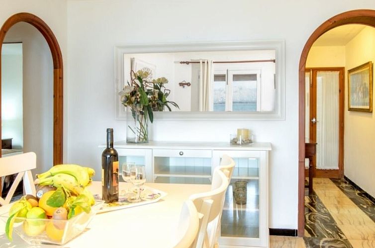 Appartement "Voramar Baix" mit Terrasse