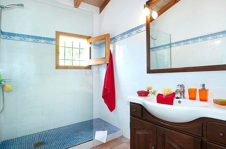 Vakantiehuis Schönes Ferienhaus in Alcúdia mit Großem Poo